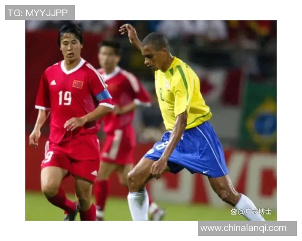 《群星闪耀绿茵场，天下足球球星齐聚辉煌时刻》