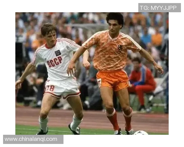 荷兰足球历史十大传奇球星盘点及其辉煌成就回顾 荷兰足球历史十大传奇球星盘点及其辉煌成就回顾