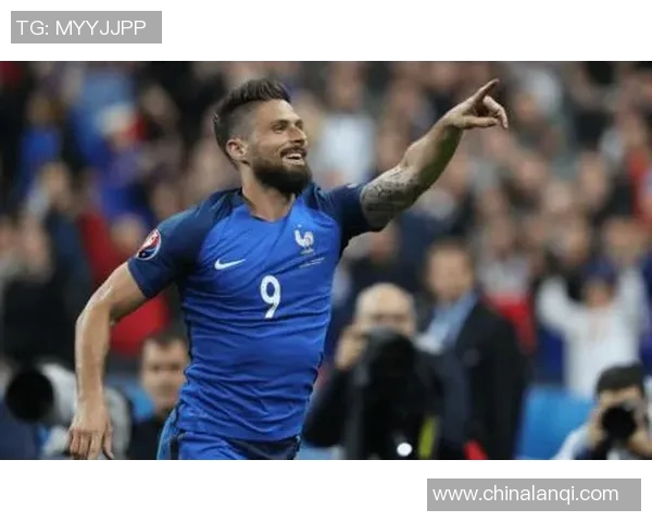 冰岛足球传奇球星的崛起与挑战：从北极寒地到世界赛场的奋斗历程